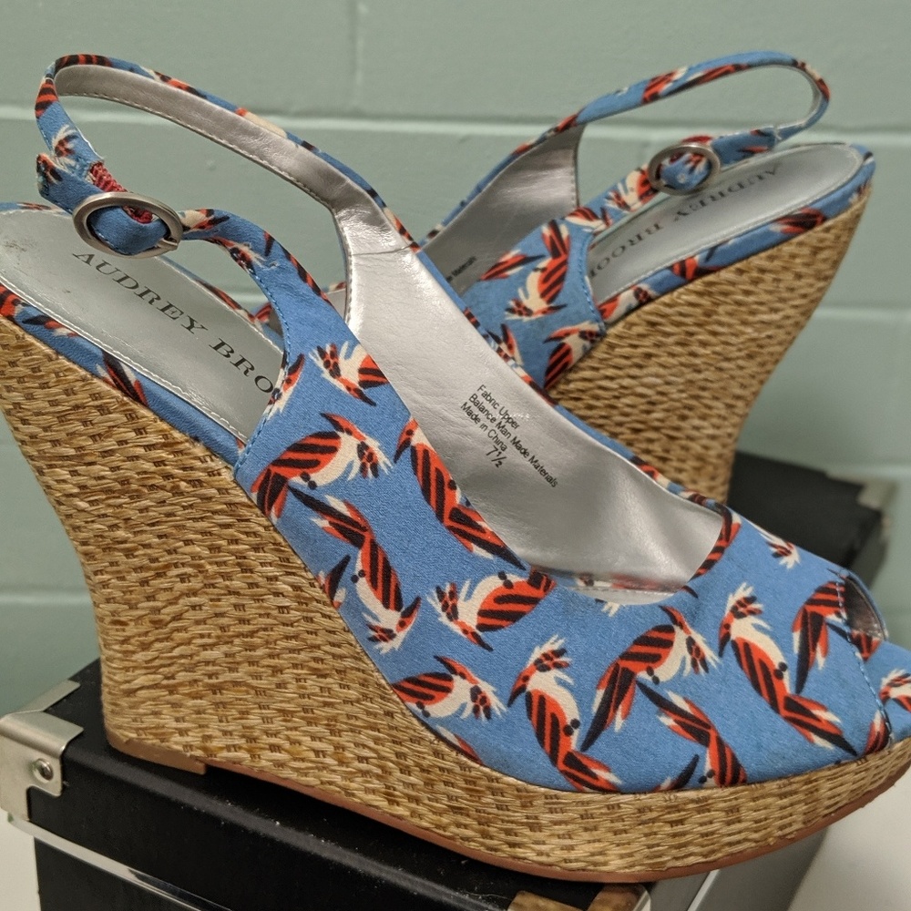 7 1/2 Audrey Brooke Summer wedge heels